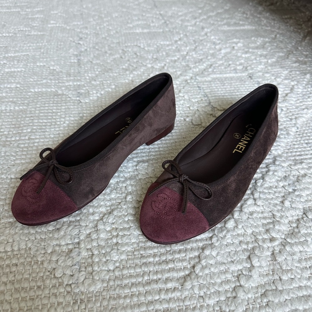 Chanel 25A suede Brown and burgundy ballerina flats - Picture 9 of 9